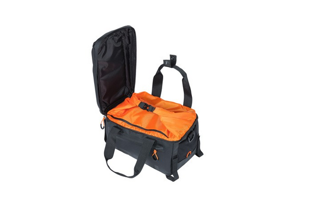 Basil Basil Miles Tarpaulin Gepäckträgertasche 7l schwarz/orange &vert; 2025 Kostenloser Versand international